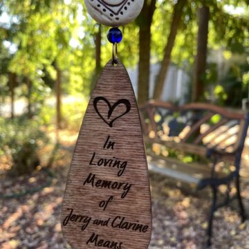 Small wind chime with words "in loving memory"
